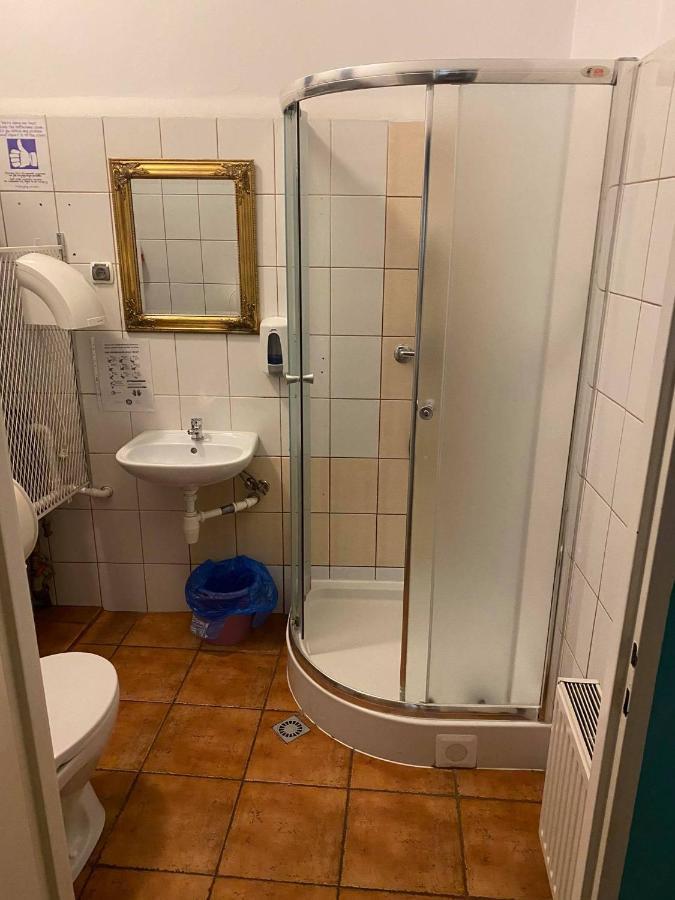 50 People Apartment Краків Екстер'єр фото