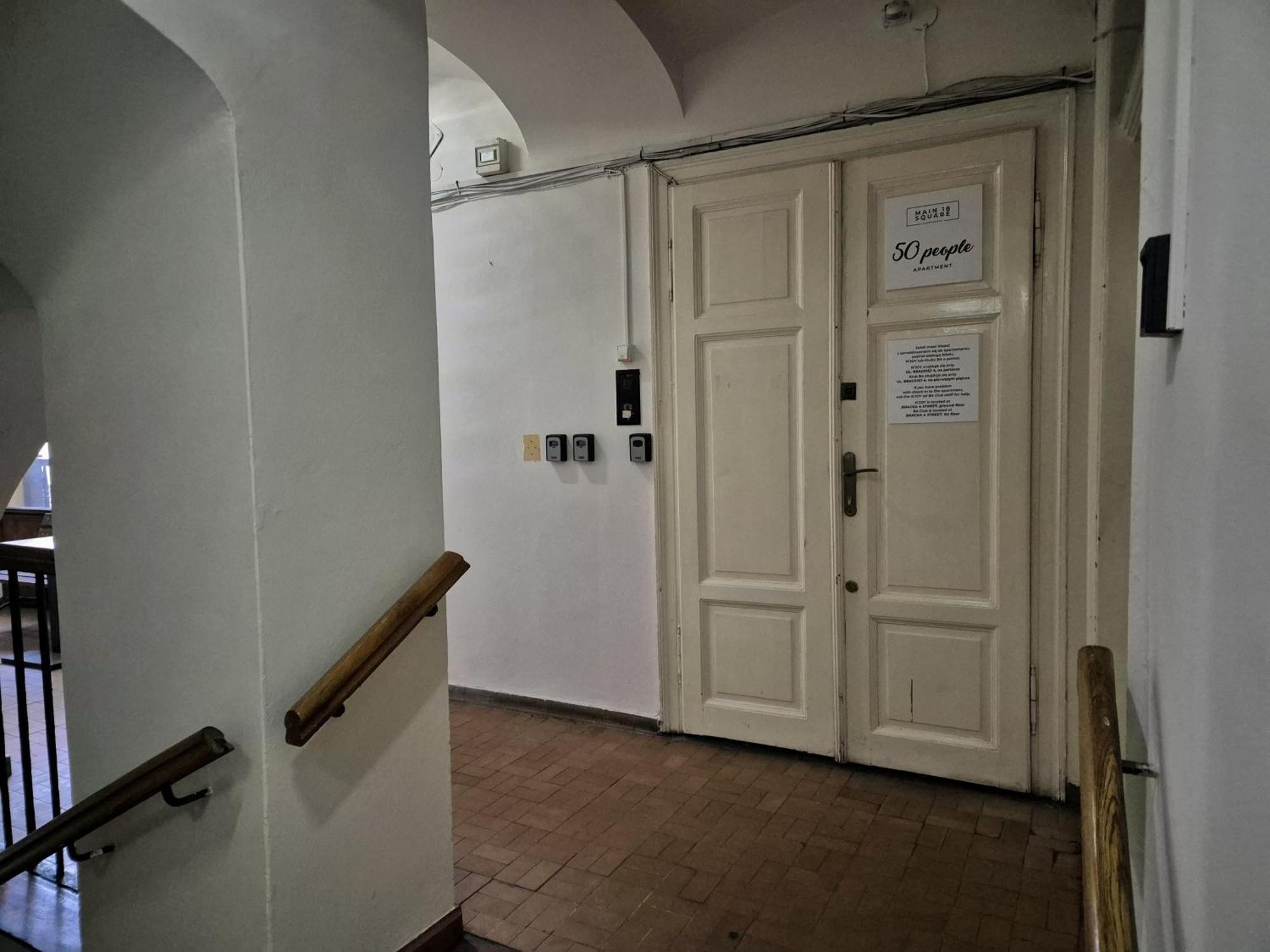 50 People Apartment Краків Екстер'єр фото